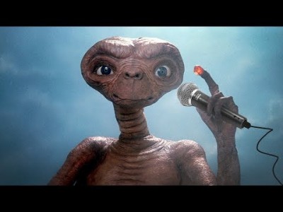 스티븐 스필버그의 외계인 영화  E.T 1982년